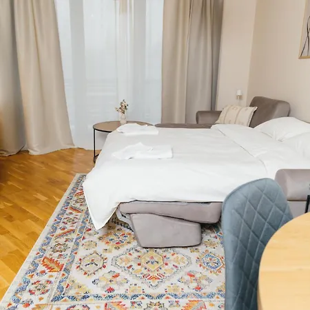 アパート Evijan Elsa Iv,